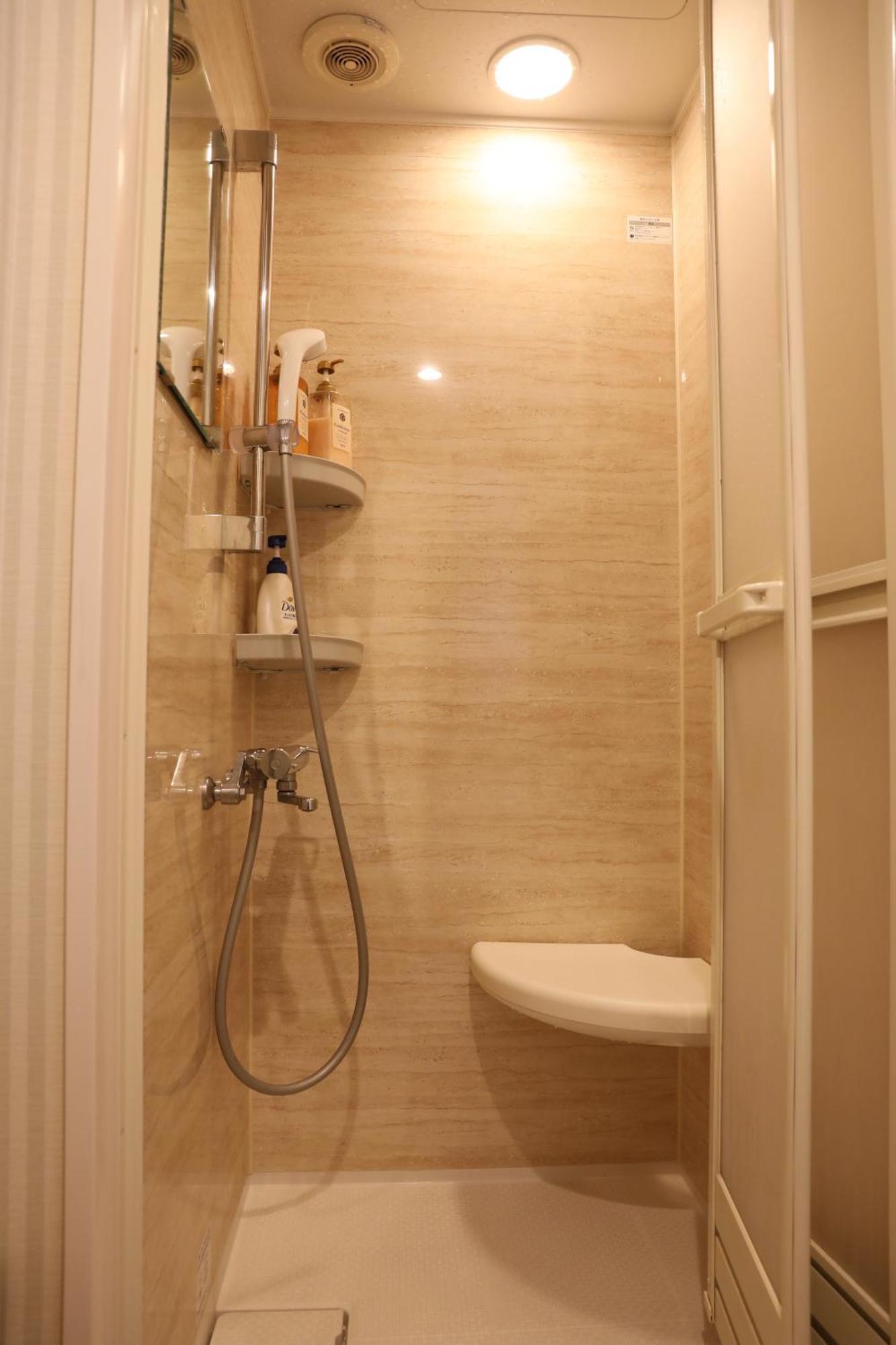 Guesthouse Yours Osaka Bagian luar foto