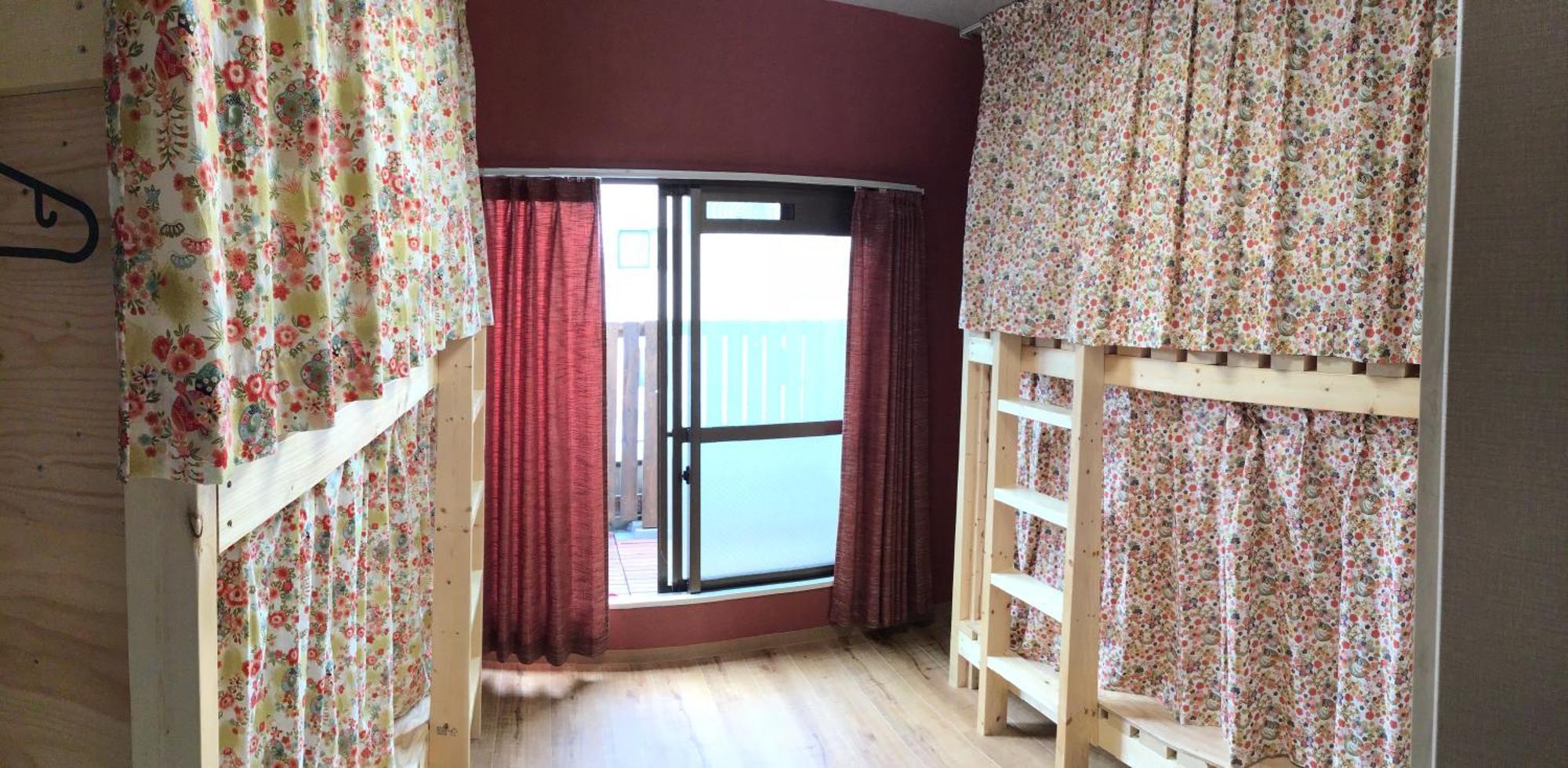 Guesthouse Yours Osaka Bagian luar foto