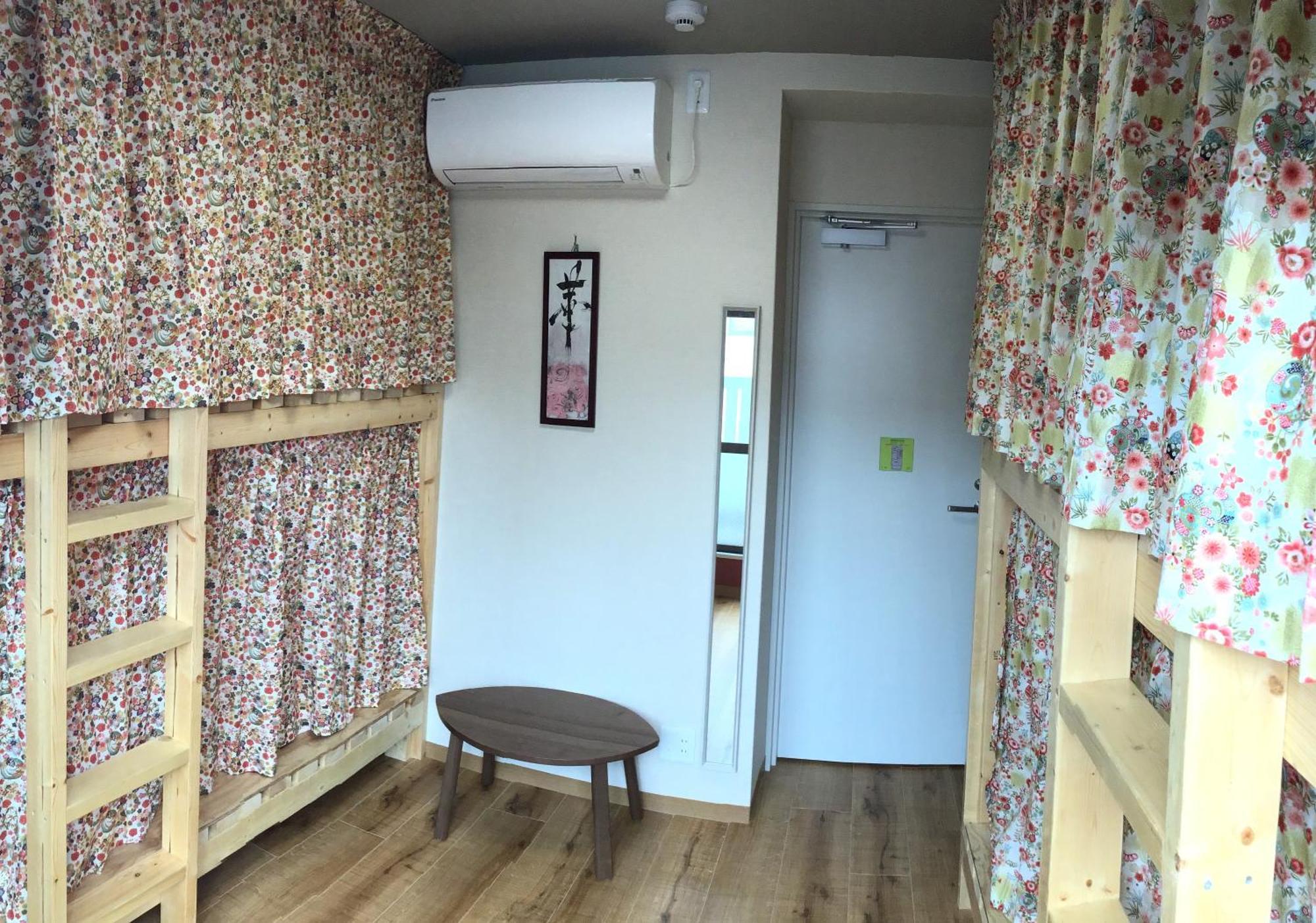 Guesthouse Yours Osaka Bagian luar foto